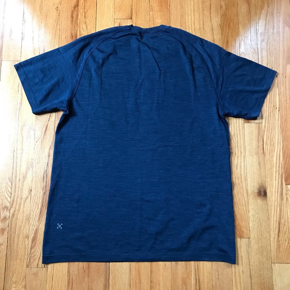 Lululemon Navy Metal Vent Short Sleeve Shirt Large